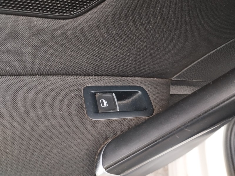 Recambio de mando elevalunas trasero izquierdo para volkswagen golf vii lim. 2.0 tdi referencia OEM IAM   
							