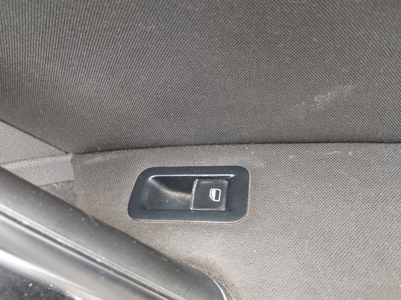 Recambio de mando elevalunas delantero derecho para volkswagen golf vii lim. 2.0 tdi referencia OEM IAM   
							