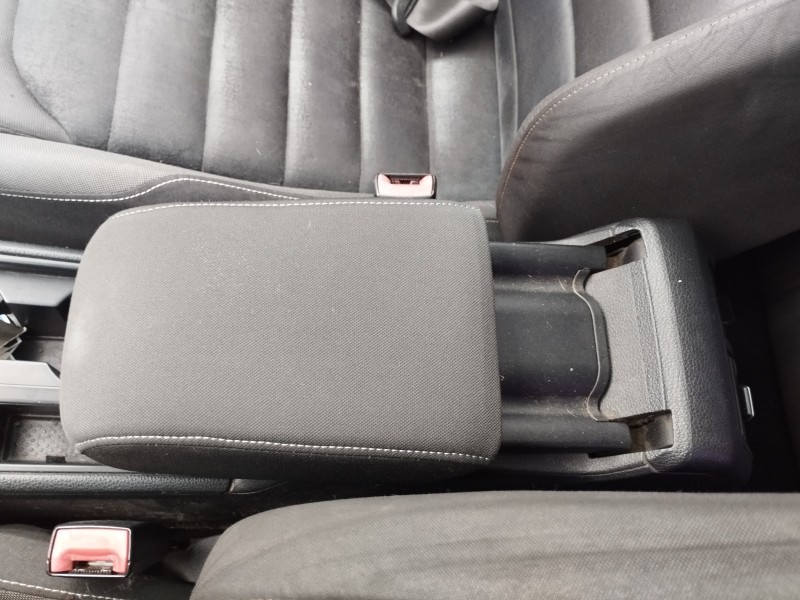 Recambio de apoyabrazos central para volkswagen golf vii lim. 2.0 tdi referencia OEM IAM   
							