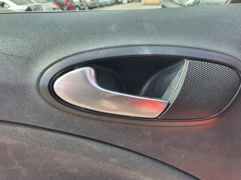 Recambio de maneta interior delantera izquierda para seat leon (1p1) 1.6 tdi referencia OEM IAM   
							
