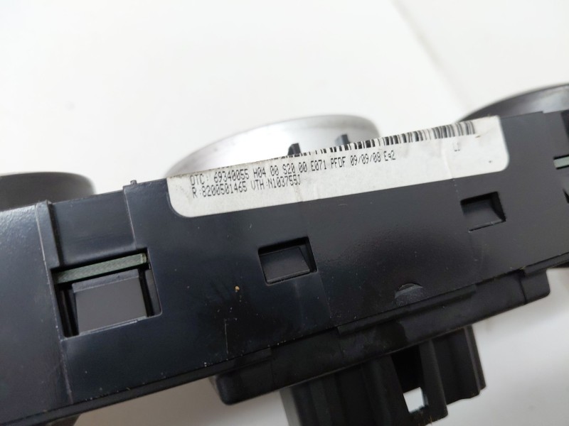 Recambio de mando climatizador para renault grand scénic ii (jm0/1_) 1.6 referencia OEM IAM 8200501465  