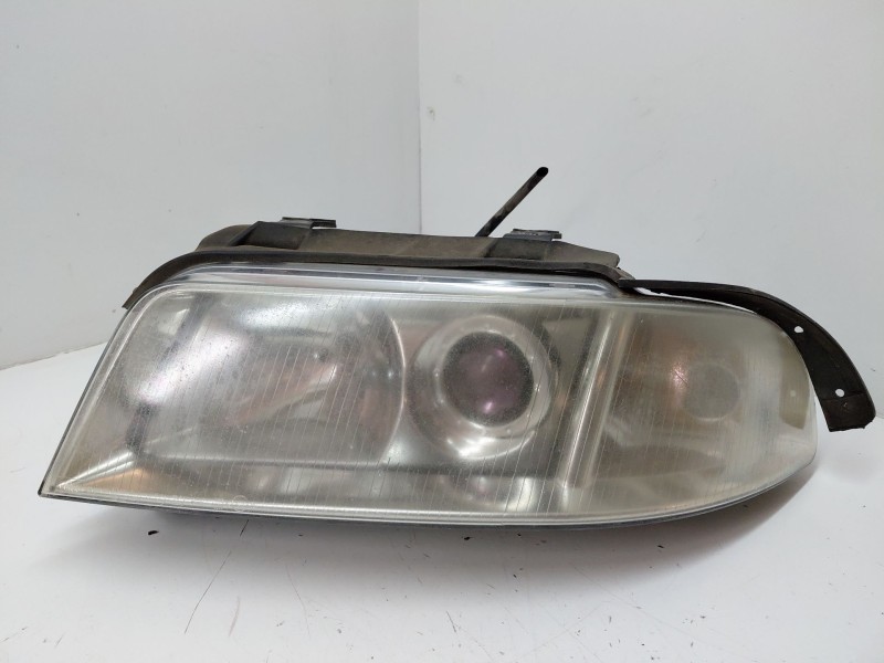 Recambio de faro izquierdo para audi a4 b5 (8d2) 1.9 tdi referencia OEM IAM 8D0941029AK  