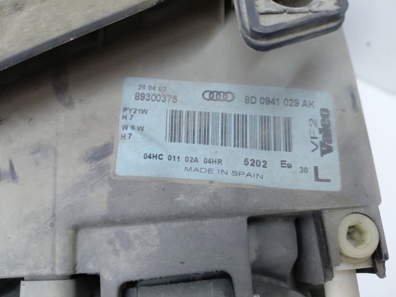 Recambio de faro izquierdo para audi a4 b5 (8d2) 1.9 tdi referencia OEM IAM 8D0941029AK  