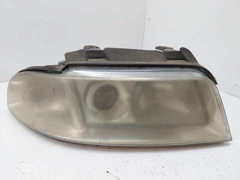 Recambio de faro derecho para audi a4 b5 (8d2) 1.9 tdi referencia OEM IAM 8D0941004AK  