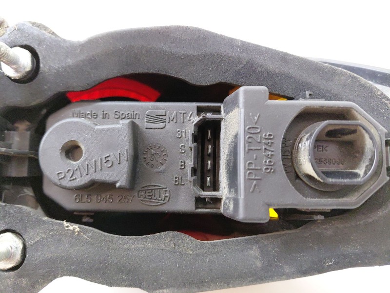 Recambio de piloto trasero izquierdo para seat cordoba (6l2) 1.4 16v referencia OEM IAM 6l5945257  
							