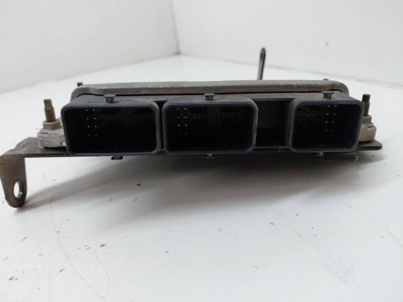 Recambio de centralita motor uce para renault grand scénic ii (jm0/1_) 1.6 referencia OEM IAM 8200509516  