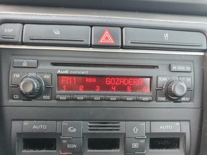 Recambio de sistema audio / radio cd para audi a4 berlina (8e) 2.0 tdi referencia OEM IAM 8E0035186D  
							