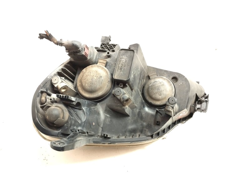 Recambio de faro derecho para opel zafira b 1.9 cdti referencia OEM IAM 13252473  