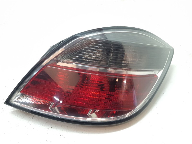 Recambio de piloto trasero derecho para opel astra h ber. 1.7 cdti 100 cv referencia OEM IAM 13222325  
							