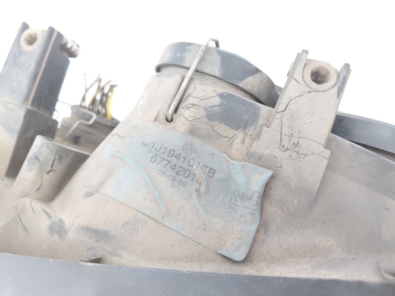 Recambio de faro izquierdo para volkswagen golf iv berlina (1j1) 1.6 referencia OEM IAM 1J194015B  