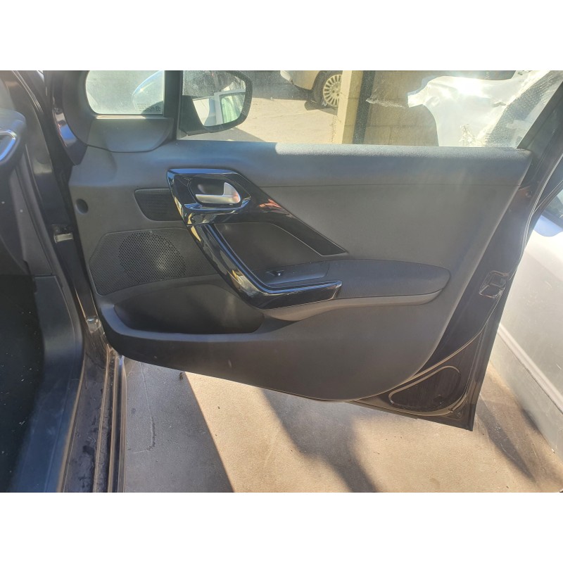 Recambio de guarnecido puerta delantera derecha para peugeot 208 allure referencia OEM IAM   