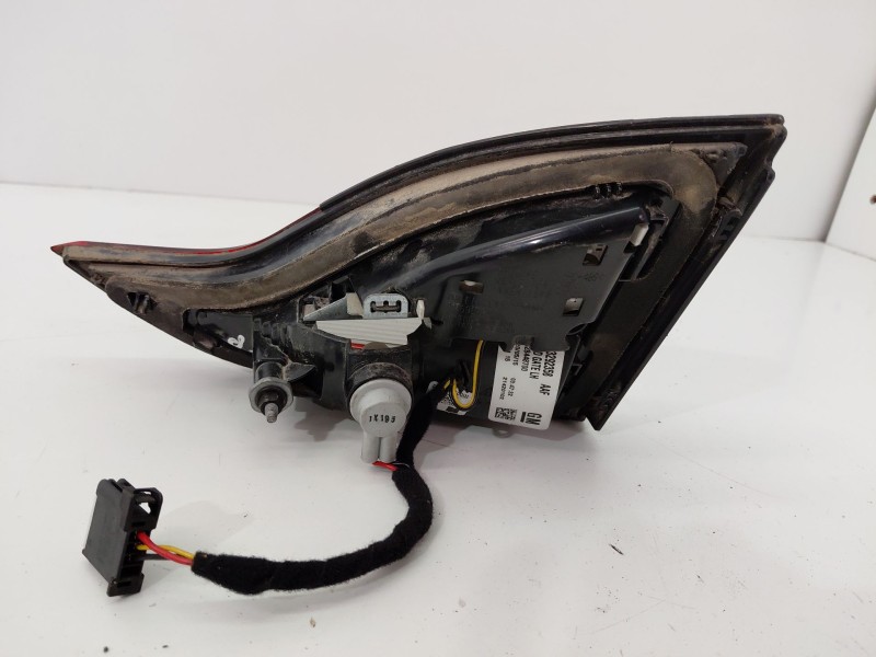 Recambio de piloto trasero izquierdo interior para opel zafira tourer 1.6 cdti dpf ecoflex s&s 136 cv referencia OEM IAM 1329235
							