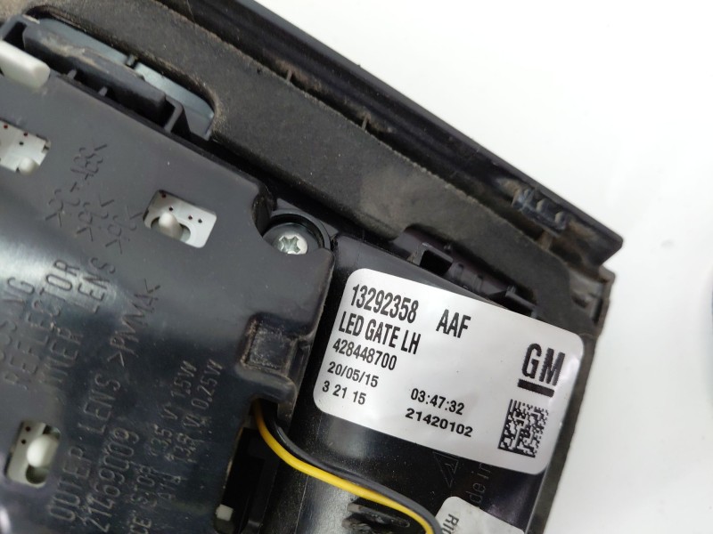 Recambio de piloto trasero izquierdo interior para opel zafira tourer 1.6 cdti dpf ecoflex s&s 136 cv referencia OEM IAM 1329235