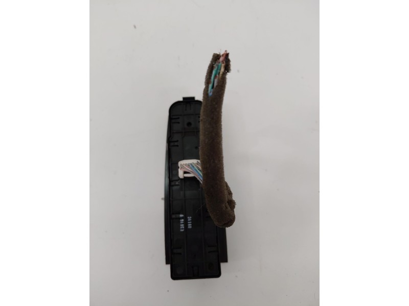 Recambio de mando elevalunas delantero izquierdo para renault megane iii berlina 5 p 1.5 dci diesel fap referencia OEM IAM   
