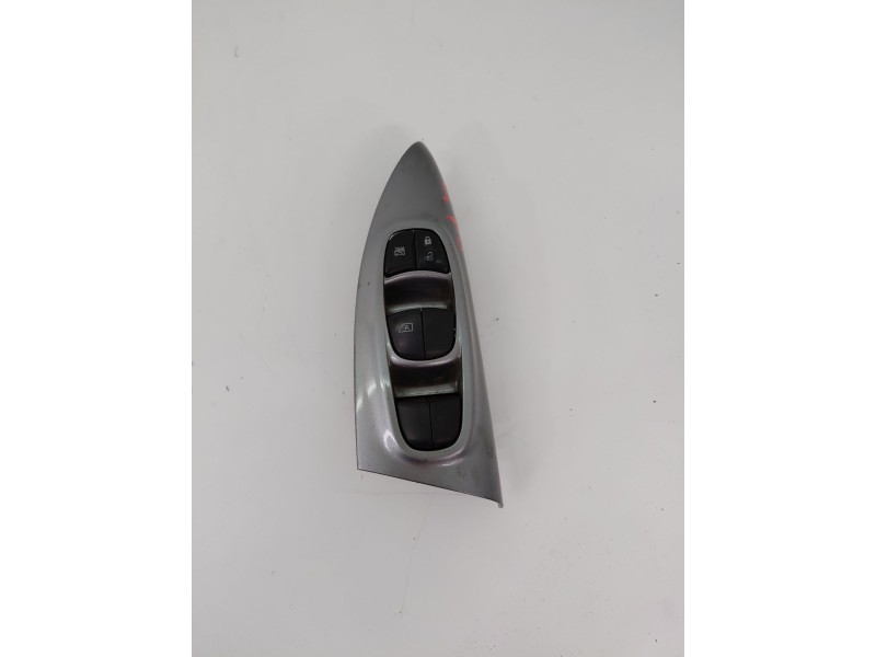 Recambio de mando elevalunas delantero izquierdo para nissan juke (f15) 1.5 turbodiesel cat referencia OEM IAM   
							