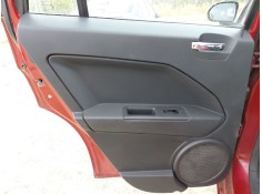 Recambio de guarnecido puerta trasera izquierda para dodge caliber 2.0 crd referencia OEM IAM   