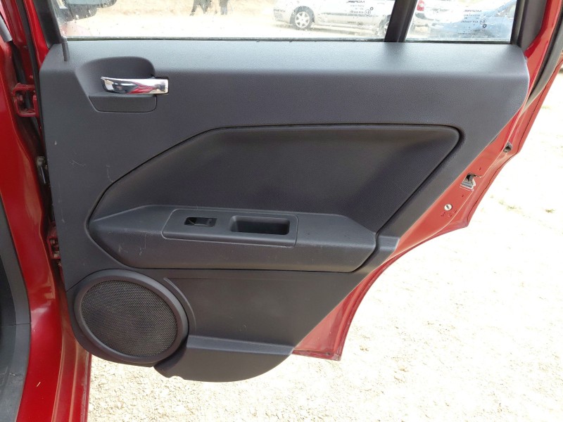 Recambio de guarnecido puerta trasera derecha para dodge caliber 2.0 crd referencia OEM IAM   
							