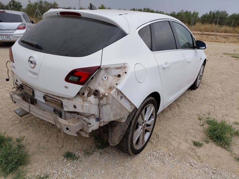 opel astra j (p10) del año 2010