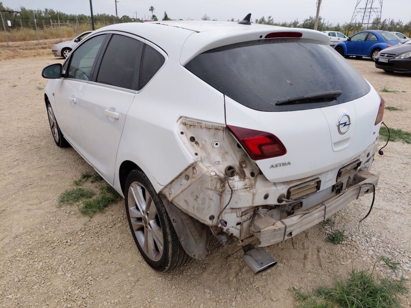 opel astra j (p10) del año 2010
							