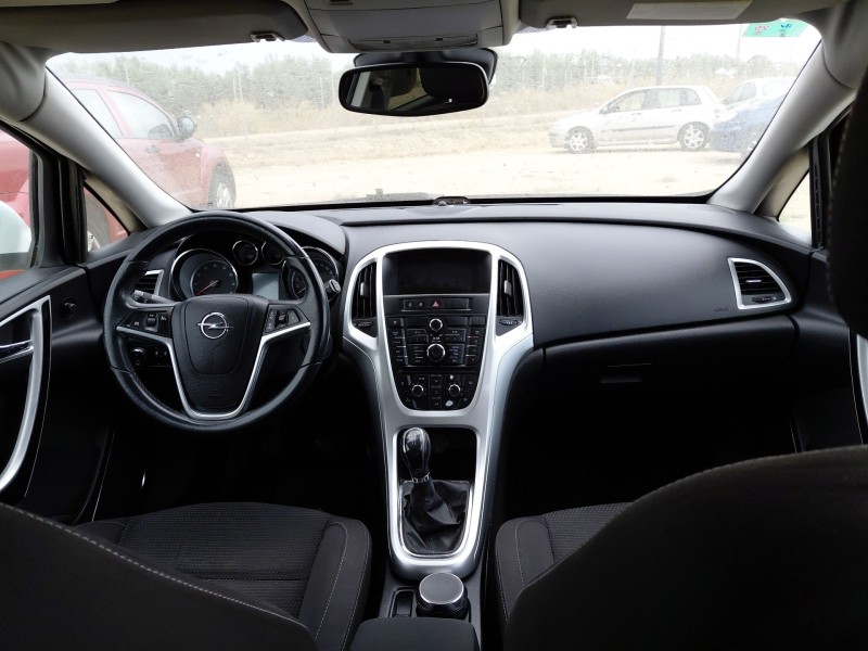 opel astra j (p10) del año 2010
							