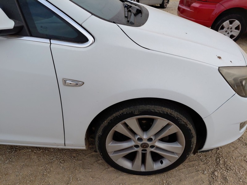 Recambio de aleta delantera derecha para opel astra j (p10) 1.6 (68) referencia OEM IAM   
							
