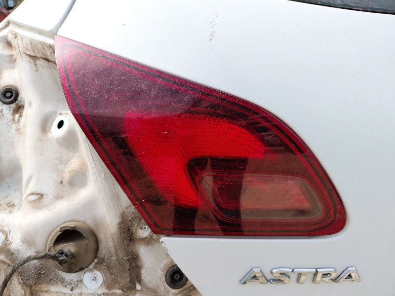 Recambio de piloto trasero izquierdo interior para opel astra j (p10) 1.6 (68) referencia OEM IAM   
							