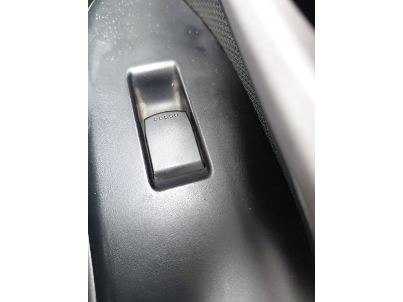 Recambio de mando elevalunas trasero derecho para suzuki grand vitara ii (jt, te, td) 1.9 ddis a las 4 ruedas (jt419, td44, jb41
							