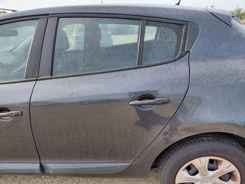 Recambio de puerta trasera izquierda para renault megane iii hatchback (bz0/1_, b3_) 1.5 dci referencia OEM IAM   