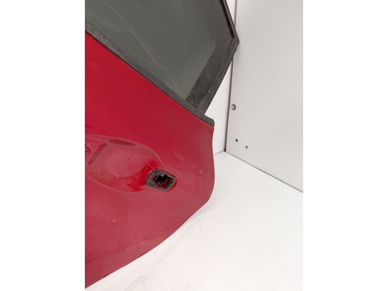 Recambio de puerta trasera izquierda para peugeot 208 referencia OEM IAM   