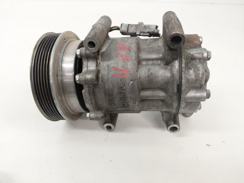 Recambio de compresor aire acondicionado para renault clio grandtour authentique referencia OEM IAM 8200953359  