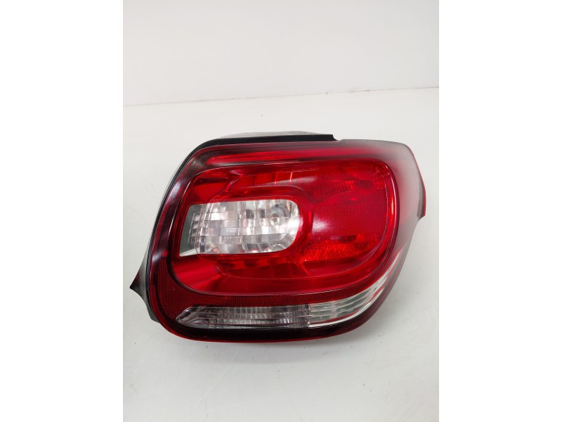 Recambio de piloto trasero derecho para citroën ds3 1.6 hdi fap referencia OEM IAM 9683115380  
							