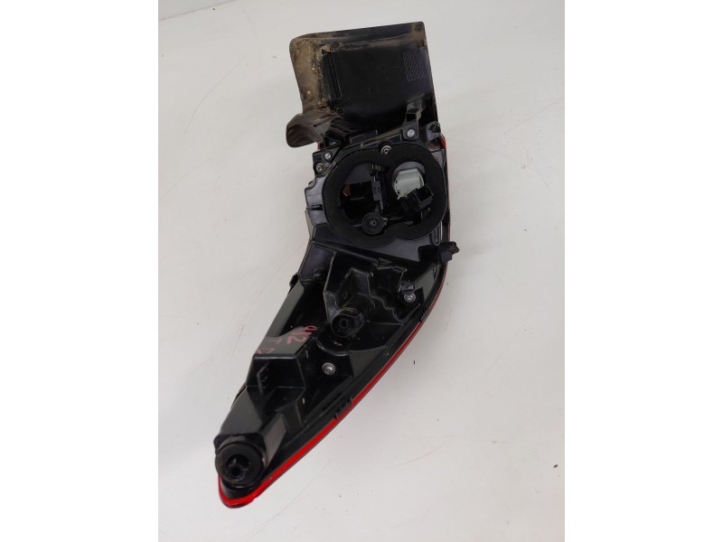 Recambio de piloto trasero derecho para opel grandland x 1.5 cdti dpf referencia OEM IAM 81660201  