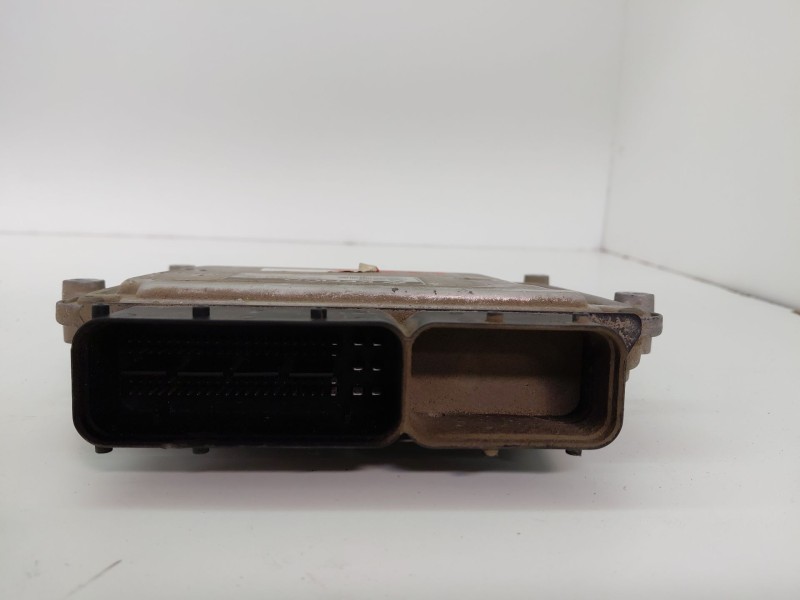 Recambio de centralita motor uce para hyundai i30 1.4 cat referencia OEM IAM 391122B102  
							