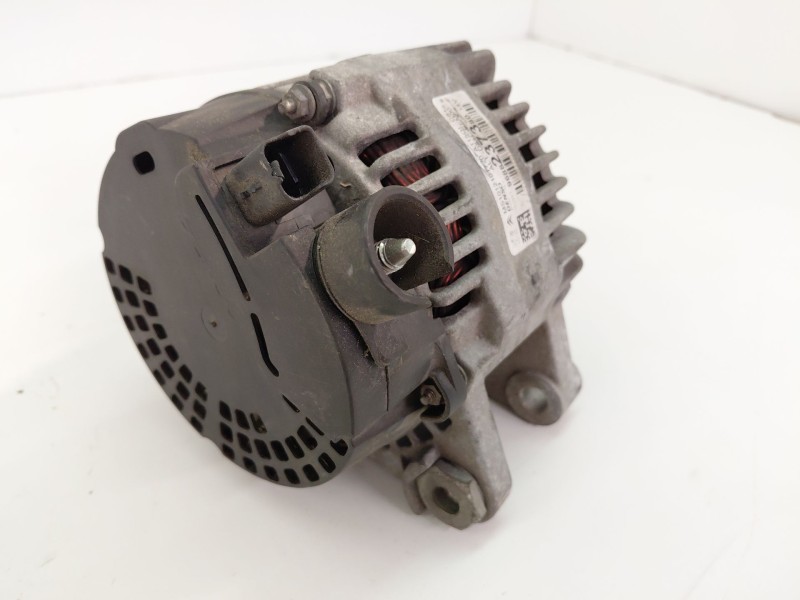 Recambio de alternador para peugeot 208 1.2 12v vti referencia OEM IAM 9688237380  