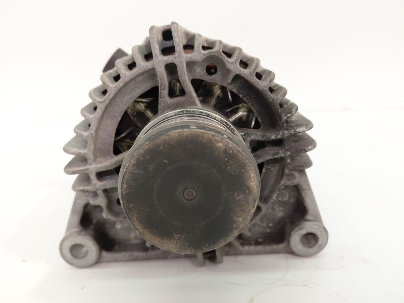 Recambio de alternador para peugeot 208 1.2 12v vti referencia OEM IAM 9688237380  