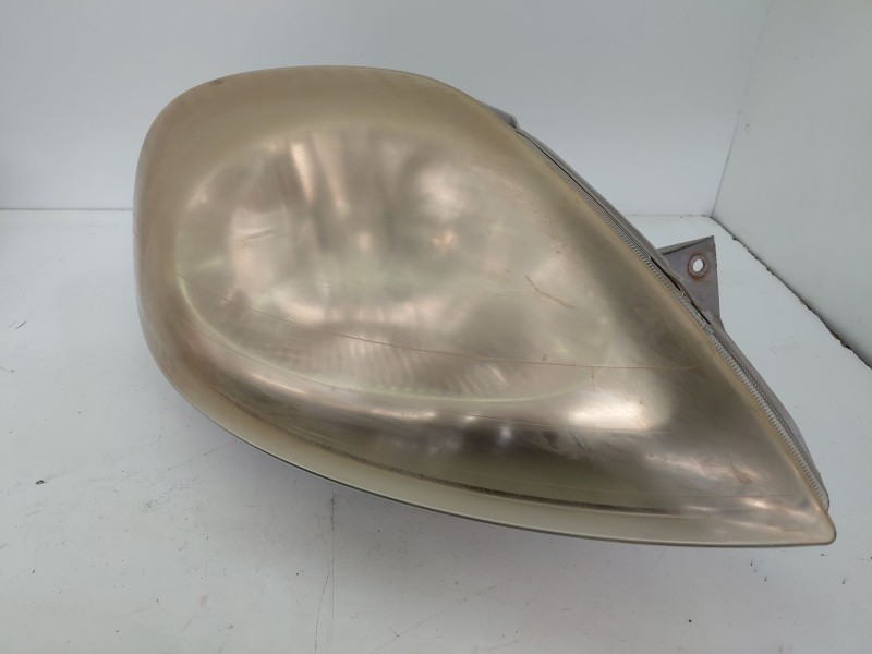 Recambio de faro derecho para renault trafic ii furgoneta (fl) 1.9 dci referencia OEM IAM 7700311372  