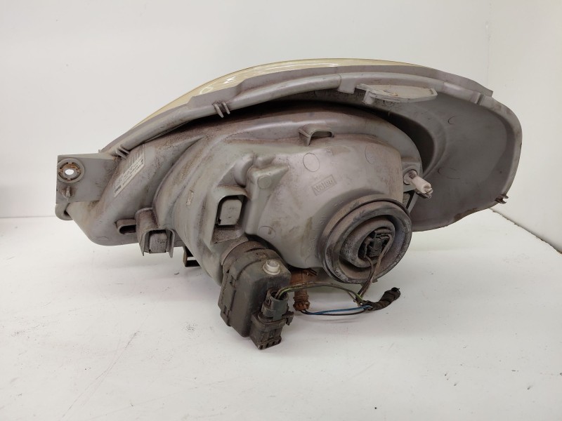 Recambio de faro derecho para renault trafic ii furgoneta (fl) 1.9 dci referencia OEM IAM 7700311372  