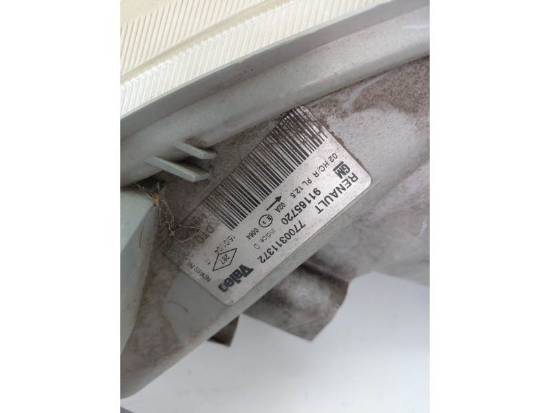 Recambio de faro derecho para renault trafic ii furgoneta (fl) 1.9 dci referencia OEM IAM 7700311372  