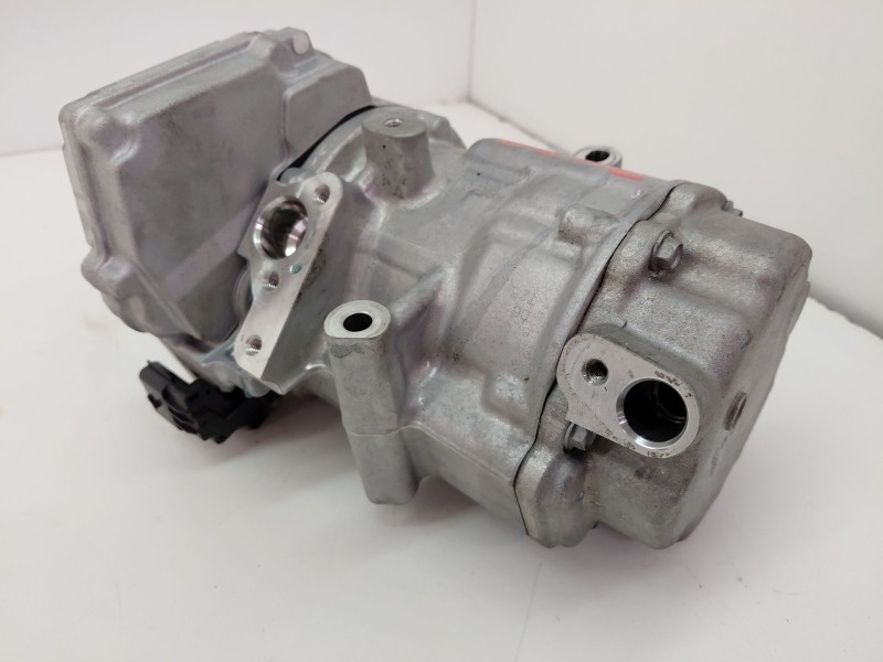 Recambio de compresor aire acondicionado para dacia duster (pym/pyn) duster referencia OEM IAM 926003211R 0424002320 