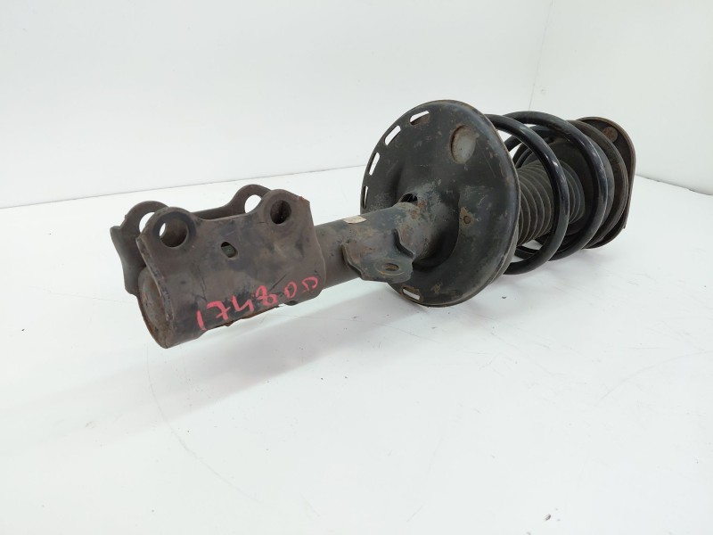 Recambio de amortiguador delantero derecho para toyota auris 2.0 d-4d 126 cv referencia OEM IAM 4851002760  