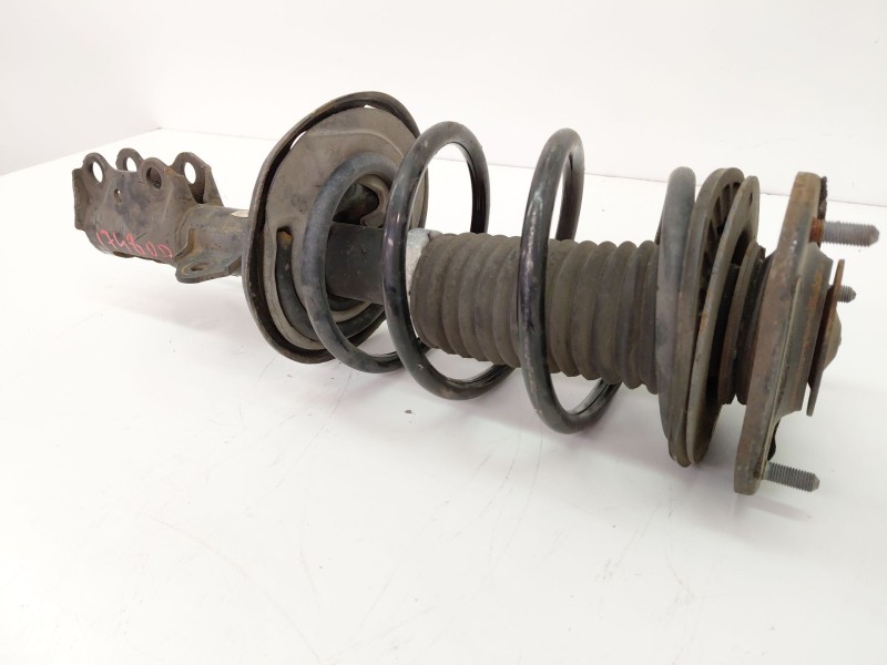 Recambio de amortiguador delantero derecho para toyota auris 2.0 d-4d 126 cv referencia OEM IAM 4851002760  