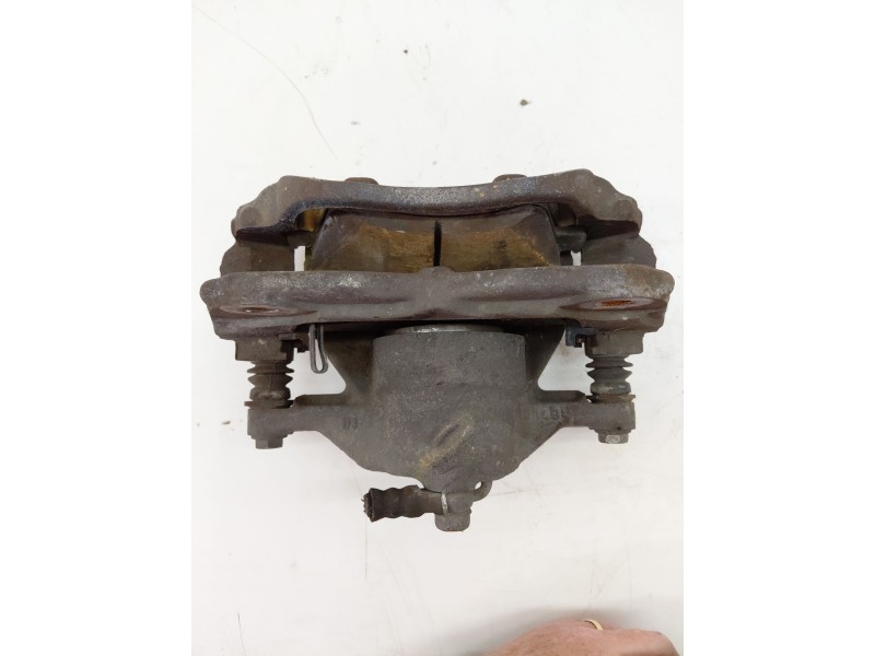 Recambio de pinza freno delantera derecha para toyota auris 2.0 d-4d 126 cv referencia OEM IAM Y04302  
							