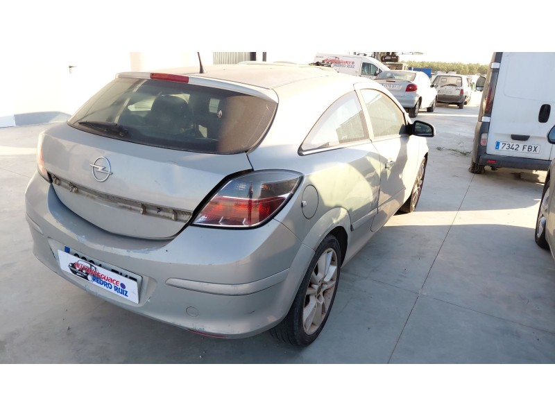 opel astra h gtc (a04) del año 2007