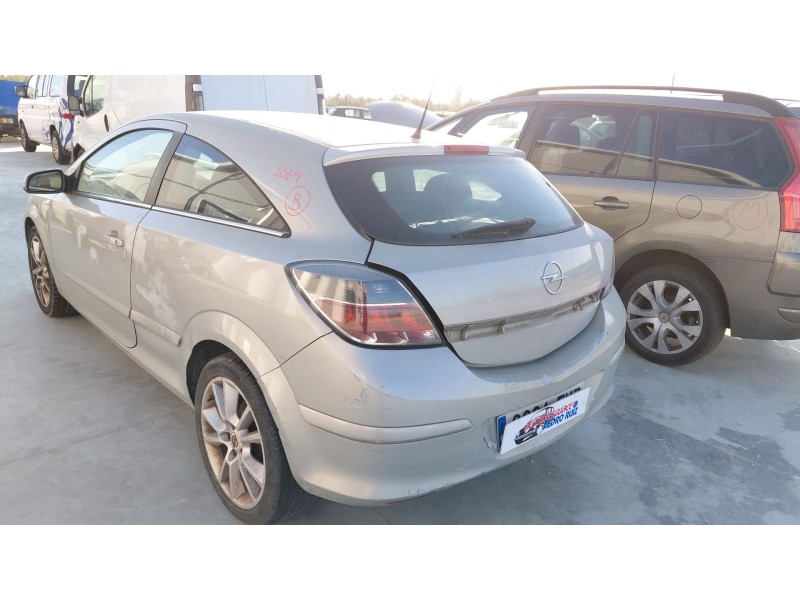 opel astra h gtc (a04) del año 2007