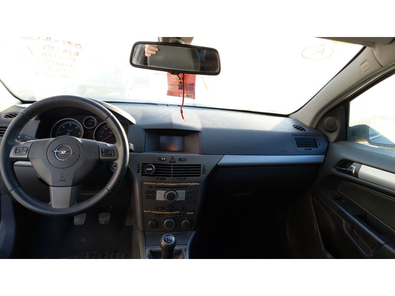 opel astra h gtc (a04) del año 2007