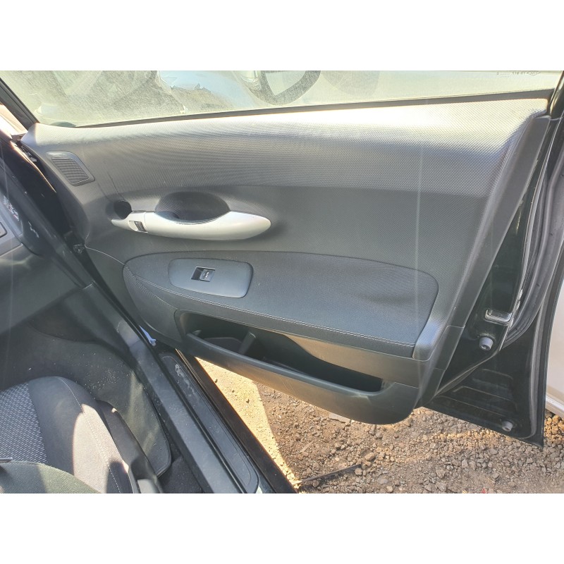 Recambio de guarnecido puerta delantera derecha para toyota auris 2.0 d-4d cat referencia OEM IAM   