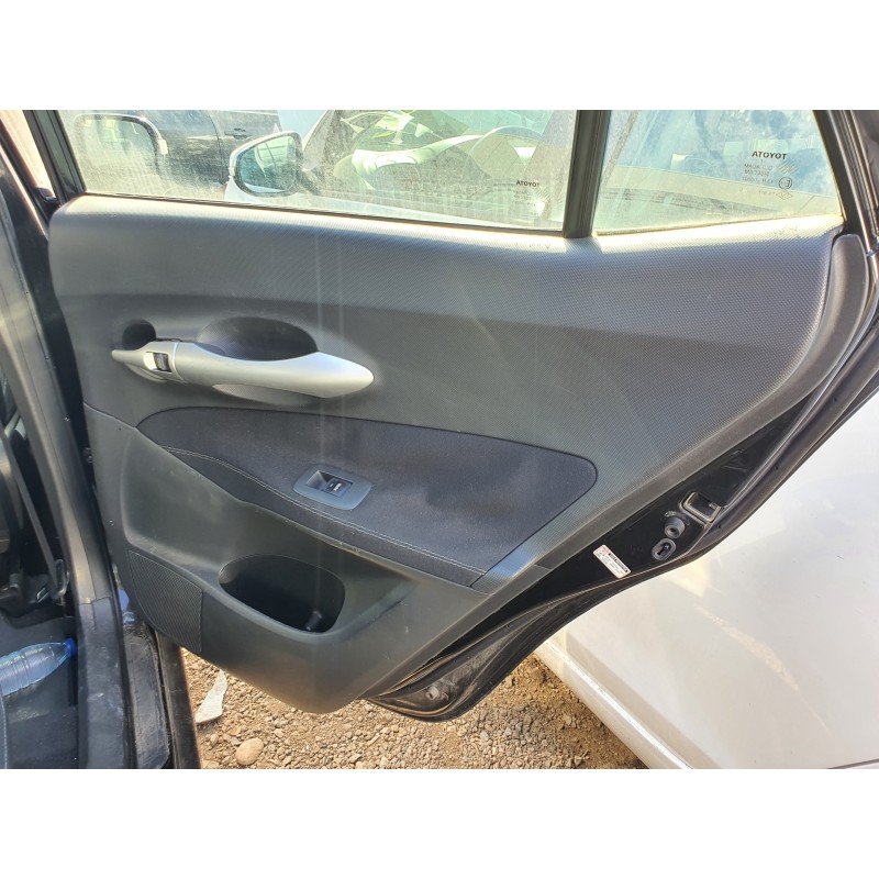 Recambio de guarnecido puerta trasera derecha para toyota auris 2.0 d-4d cat referencia OEM IAM   