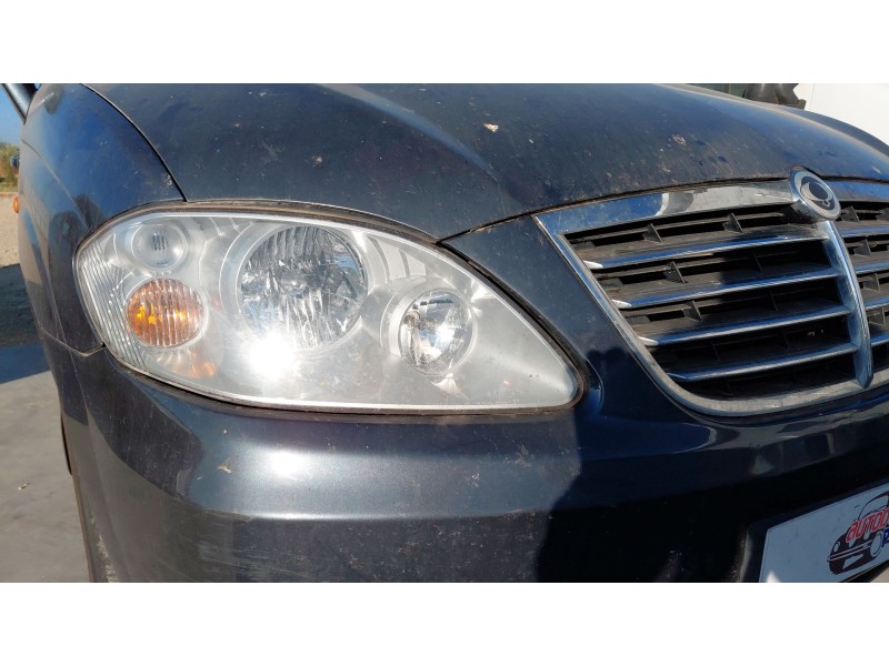 Recambio de faro derecho para ssangyong rodius i 2.7 xdi 4wd referencia OEM IAM   
							