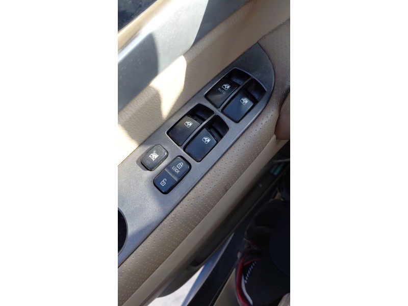 Recambio de mando elevalunas delantero izquierdo para ssangyong rodius i 2.7 xdi 4wd referencia OEM IAM   
							
