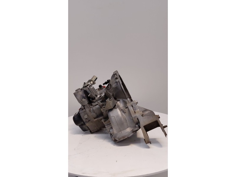 Recambio de caja cambios para opel astra j (p10) 1.6 (68) referencia OEM IAM 55565177  
							